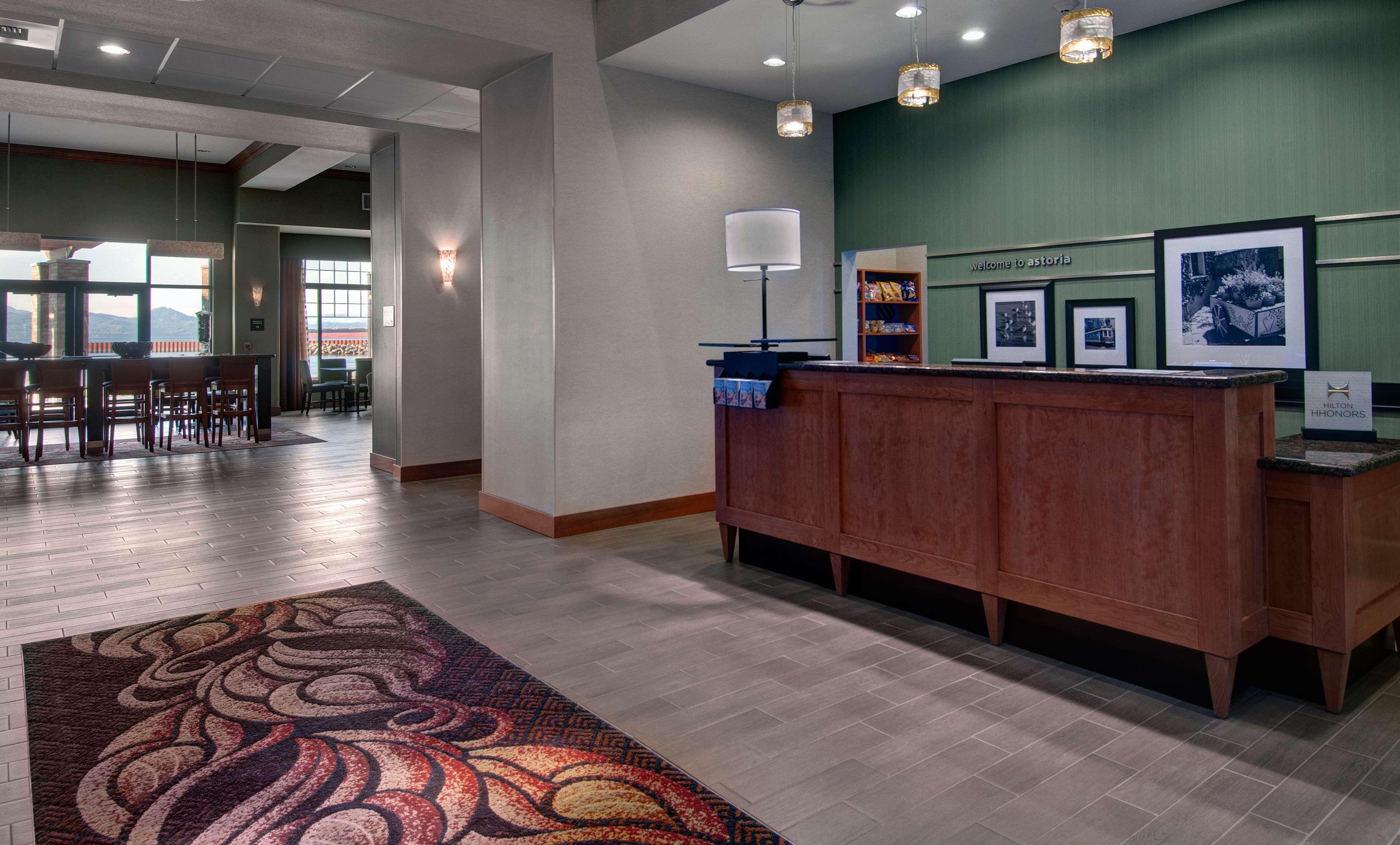 Hampton Inn & Suites Astoria Dış mekan fotoğraf
