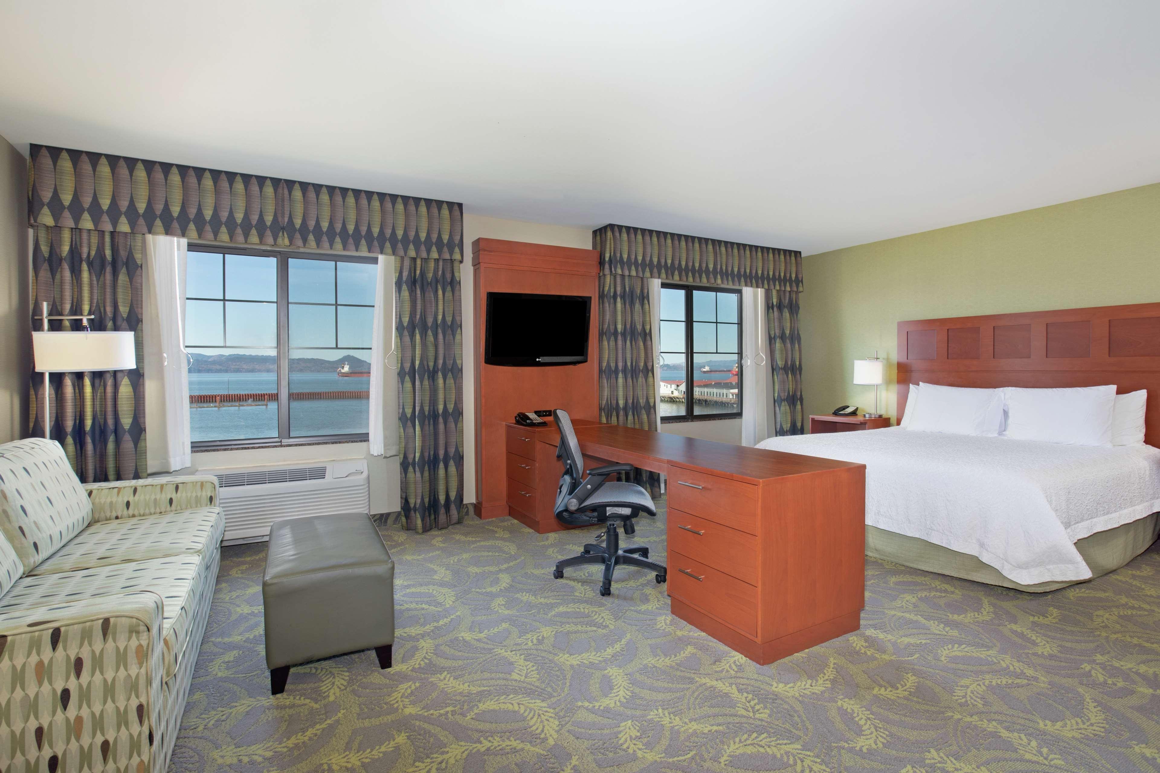 Hampton Inn & Suites Astoria Dış mekan fotoğraf