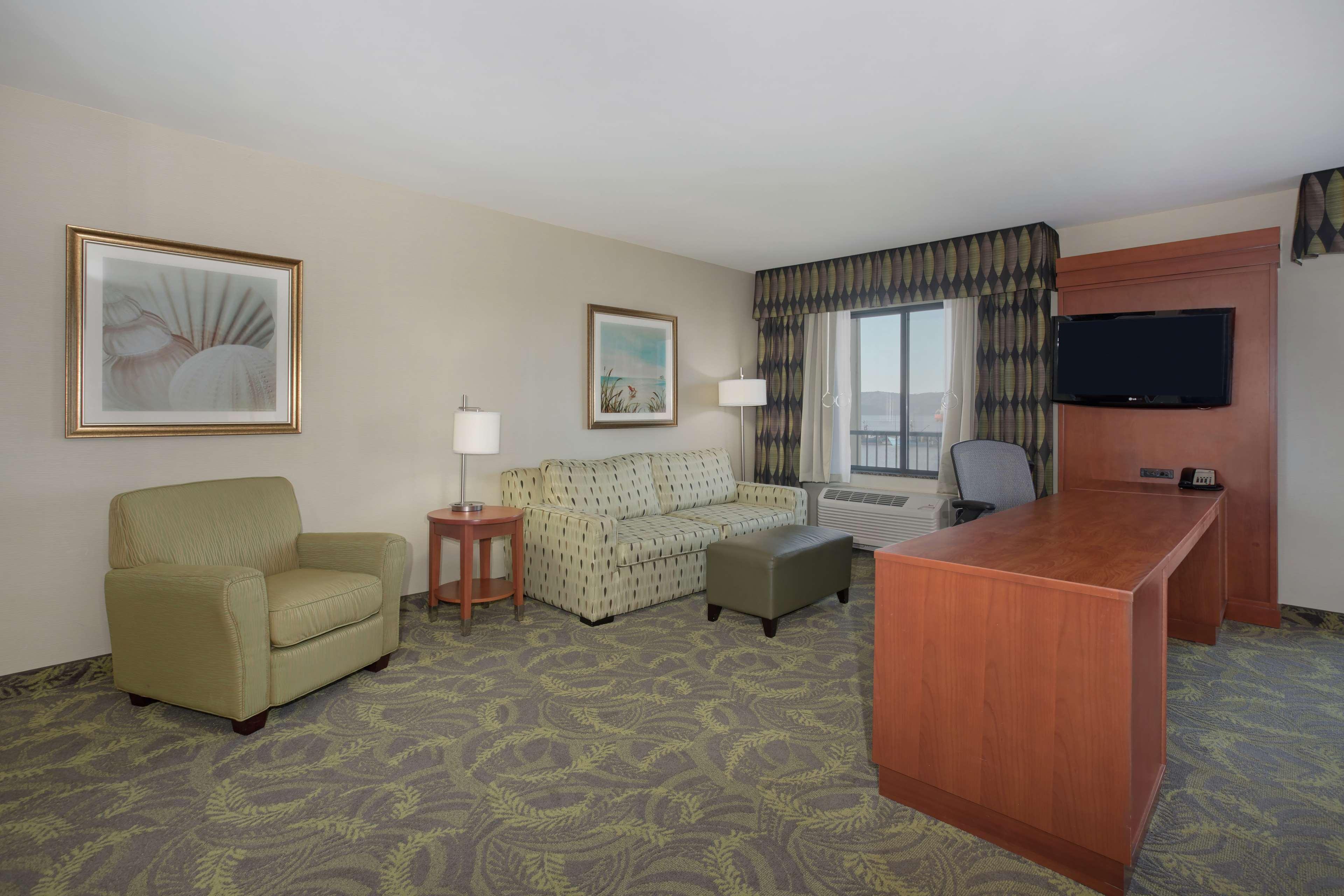 Hampton Inn & Suites Astoria Dış mekan fotoğraf