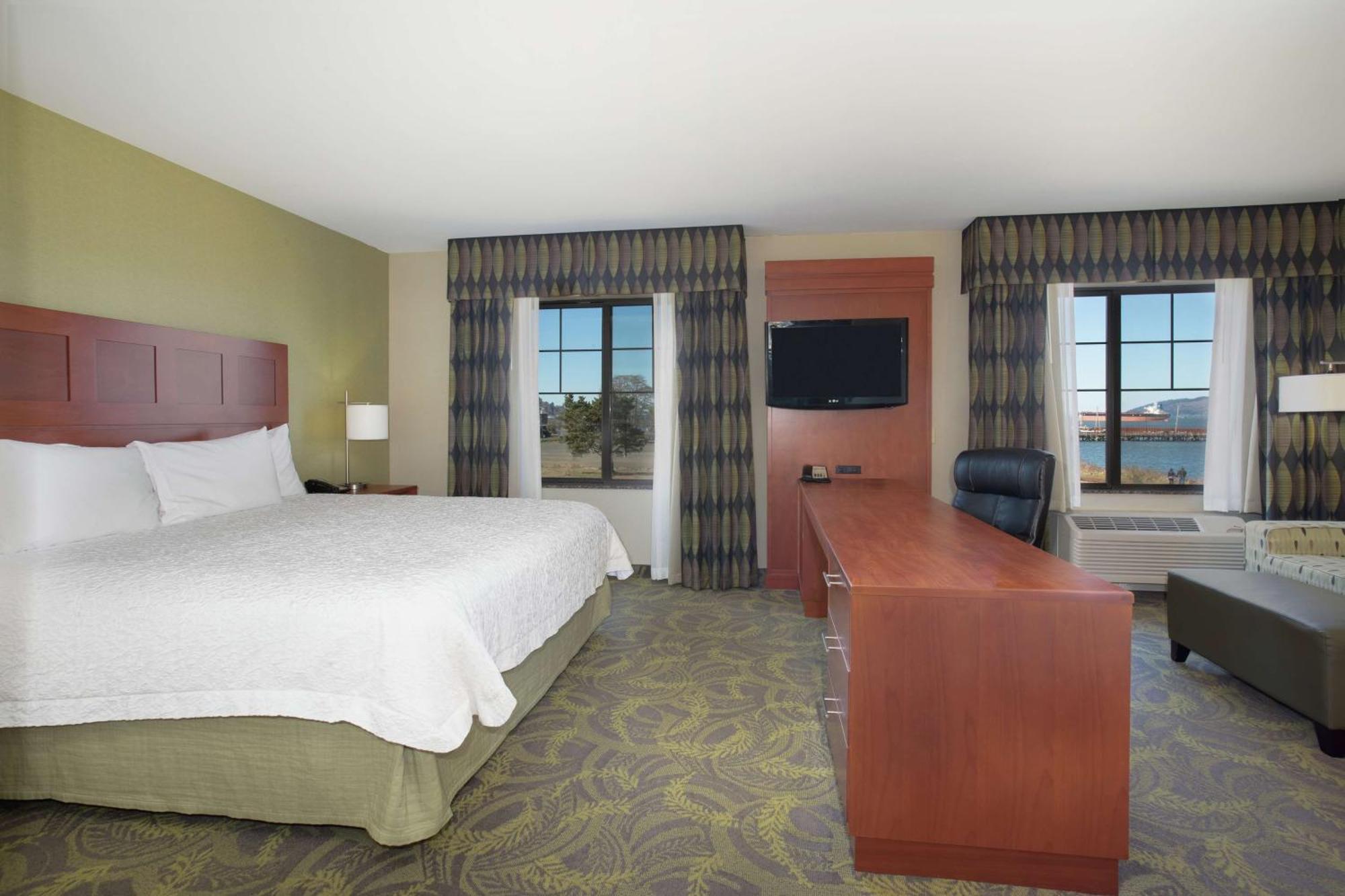 Hampton Inn & Suites Astoria Dış mekan fotoğraf