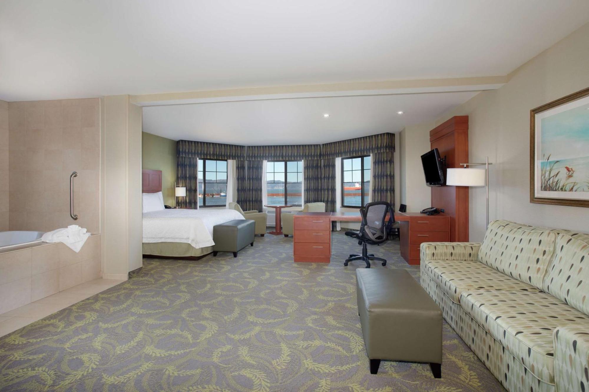 Hampton Inn & Suites Astoria Dış mekan fotoğraf